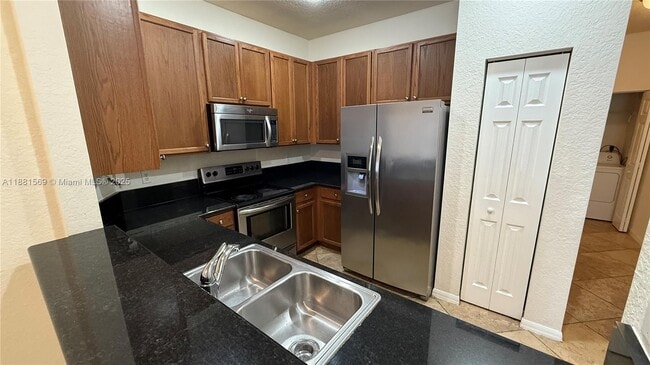 Foto del edificio - 5866 Hampton Hills Blvd