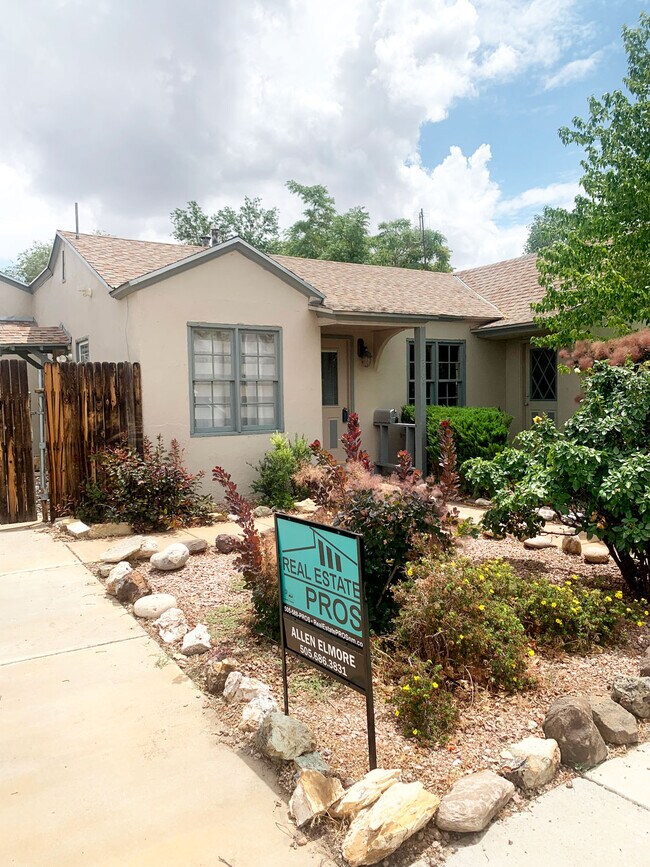 Building Photo - 318 N Monterey Ave