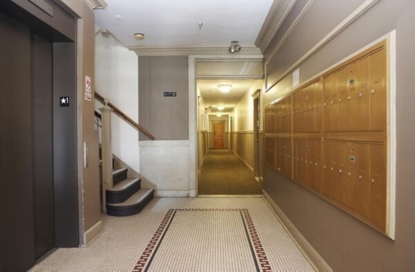Building Photo - 131 Park Dr