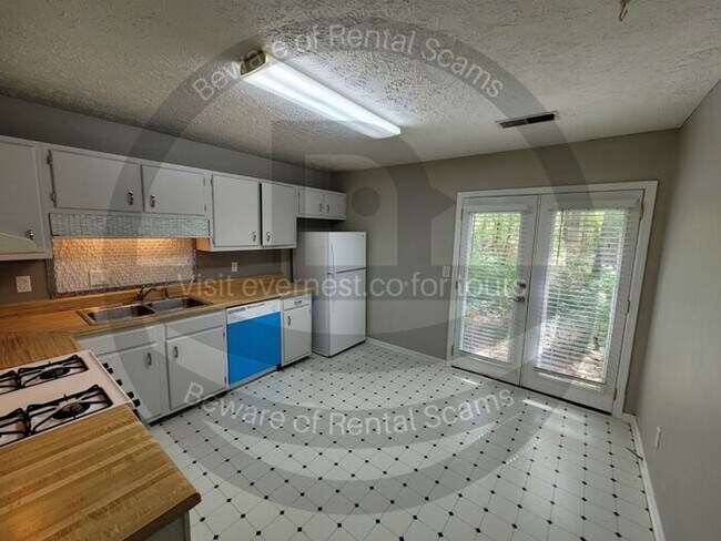 Building Photo - 1251 Hanover Pl