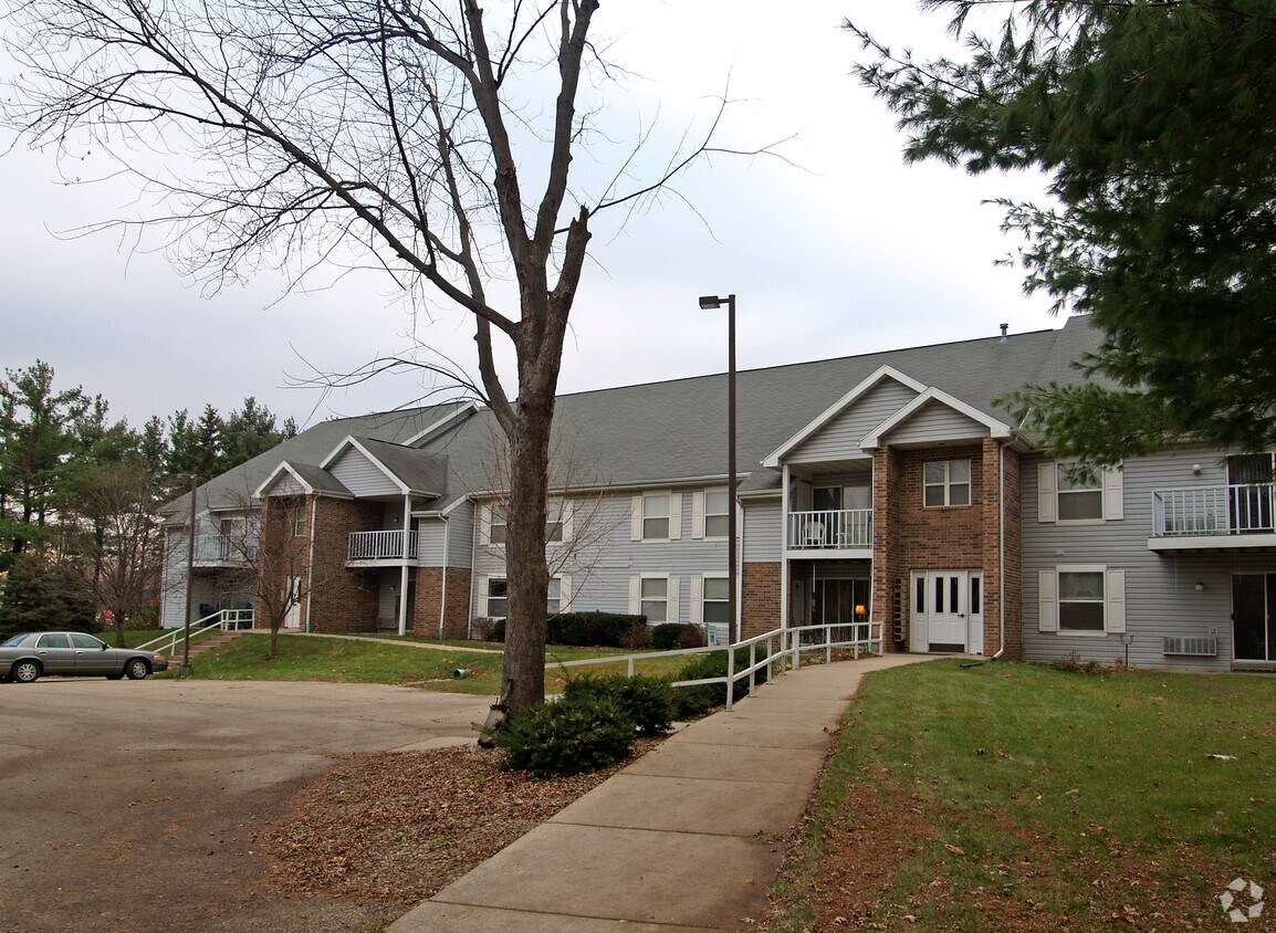 Primary Photo - 112 Antique Ln