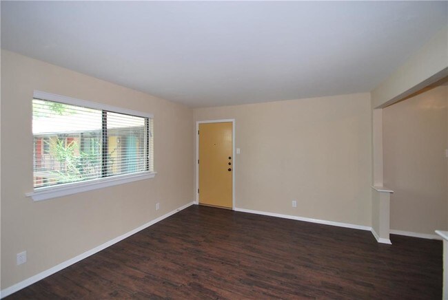 Building Photo - 5004 Live Oak St