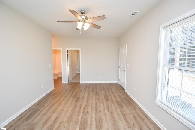 Foto del edificio - 105 Cunningham Rd