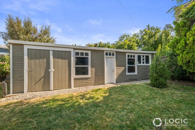Building Photo - Charming Home in Perfect Location!