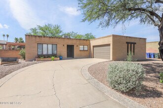 Building Photo - 7620 E Linden St