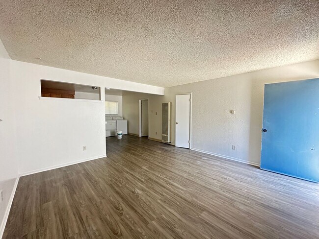 Building Photo - 852 Orange St