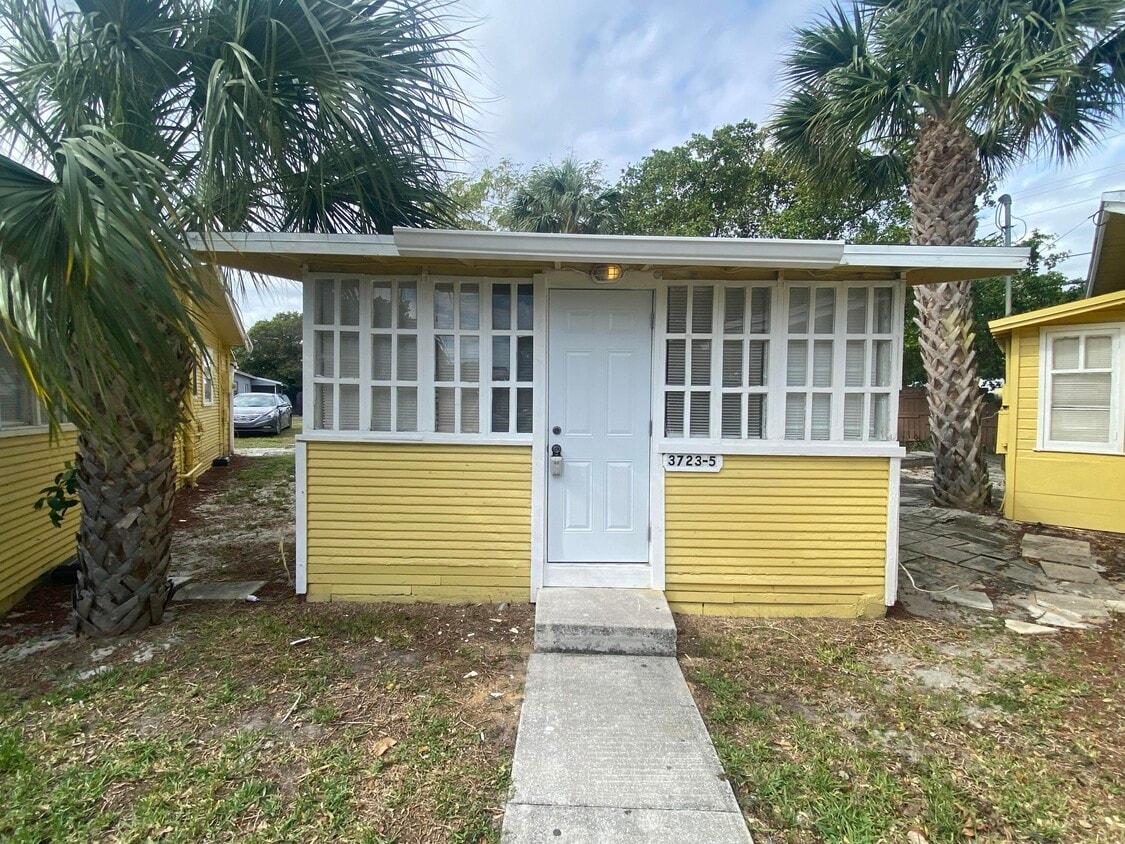 3723 Morton Ave Unit 5, West Palm Beach, FL 33405 Room for Rent in