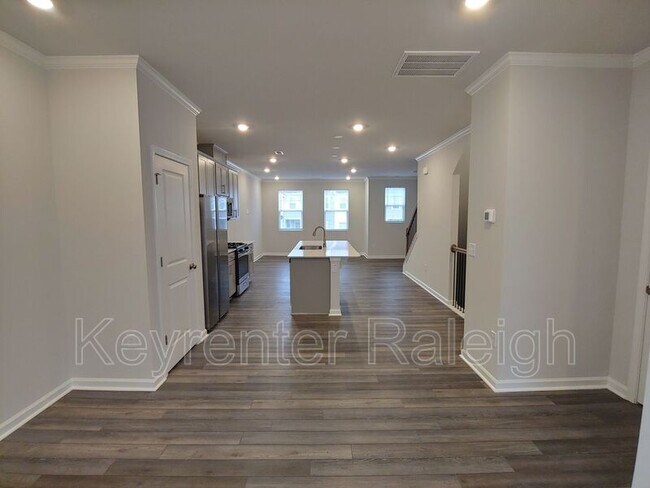 Building Photo - 213 Ivy Vine Way