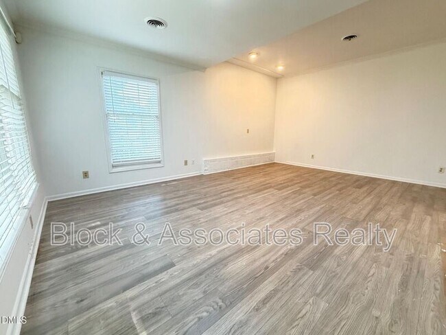 Foto del edificio - 1421-A Lynn Road