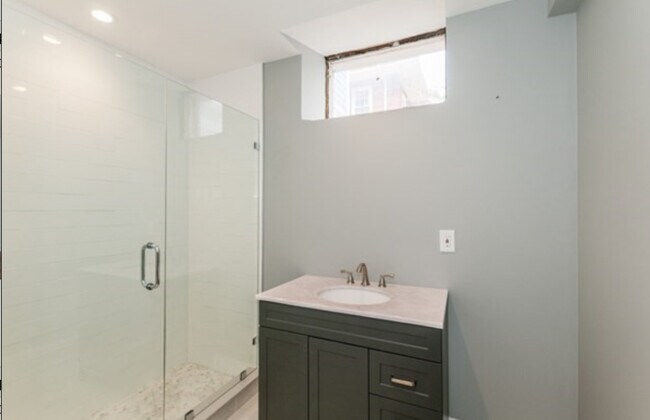 Building Photo - 34 Upham Ave