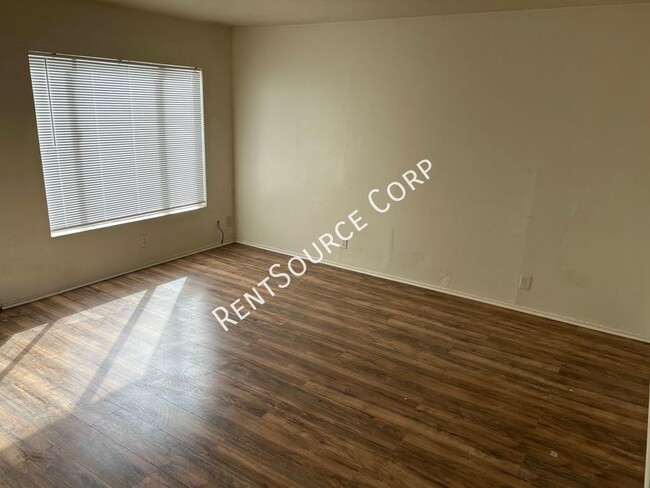 Foto del edificio - 2 Bedroom Duplex For Rent in Barstow