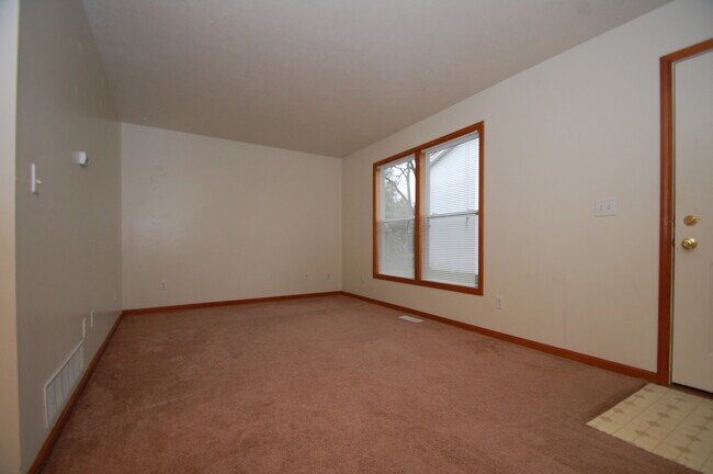 Foto del edificio - Recently Renovated 3-Bedoom Duplex for Ren...