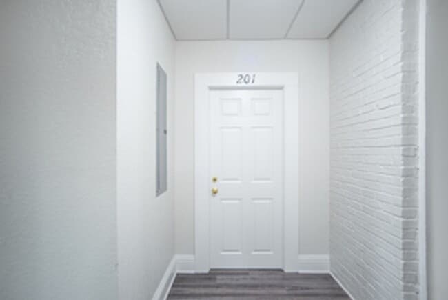 Foto del edificio - Beautiful Efficiency Apartment in the Heart of Beautiful Umatilla