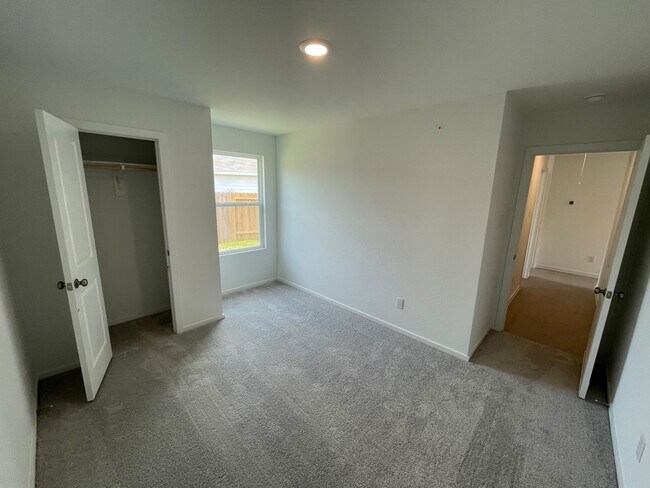 Building Photo - 1627 Winwood Dr