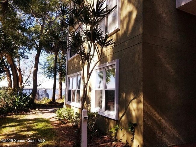Building Photo - 225 S Tropical Trail