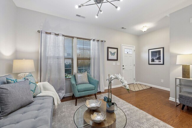 Foto del edificio - Charming and move-in ready 3-bedroom, 2.5-bath home