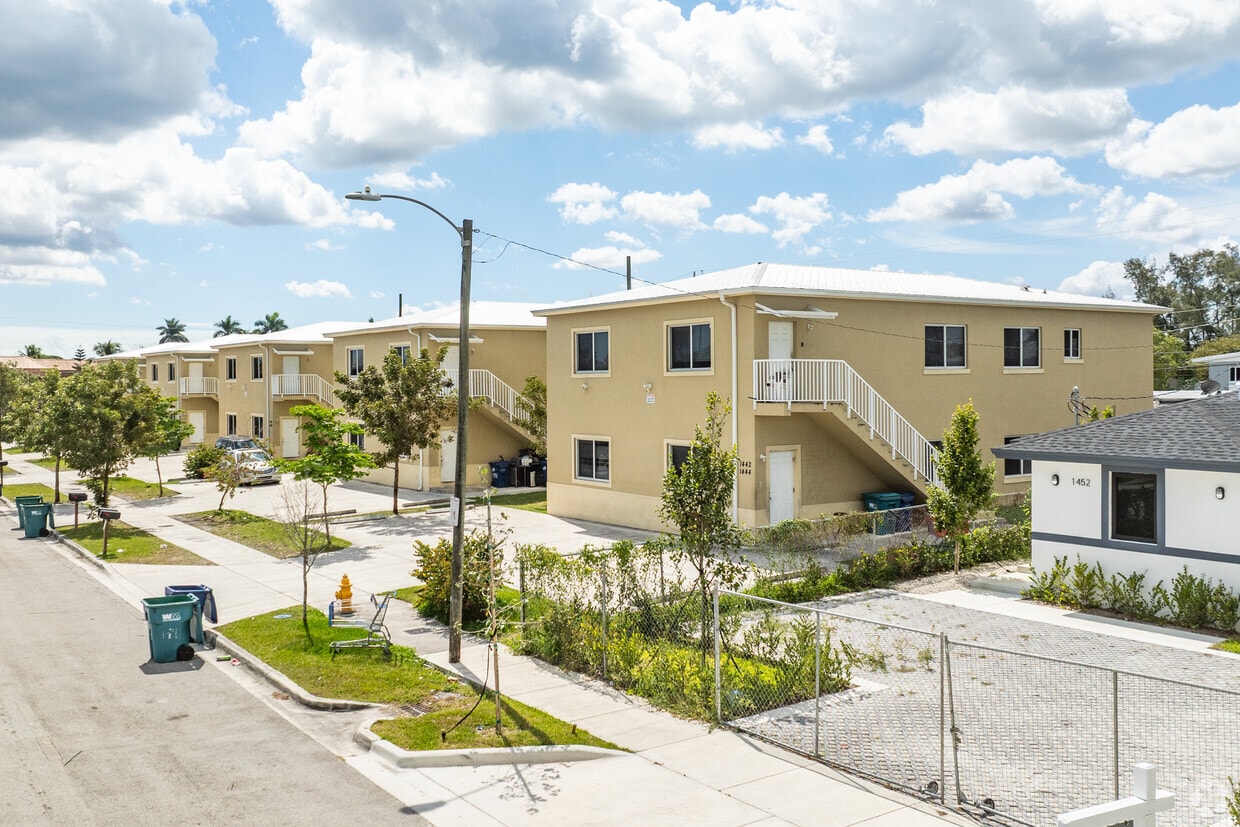 Primary Photo - 1402 NW 1st Ct