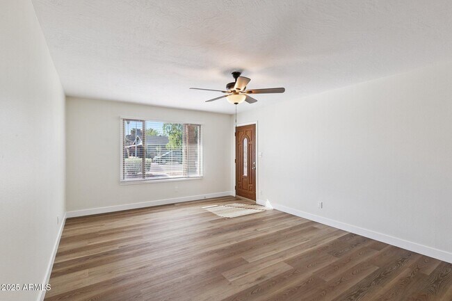 Foto del edificio - 1400 E Wesleyan Dr