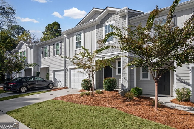 Building Photo - 370 Penn Sta Wy