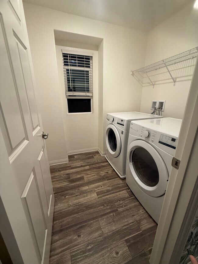 Foto del edificio - 17087 Zion Dr