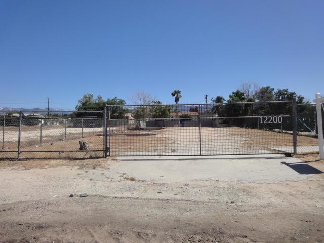 Building Photo - 12200 Pearblossom Hwy