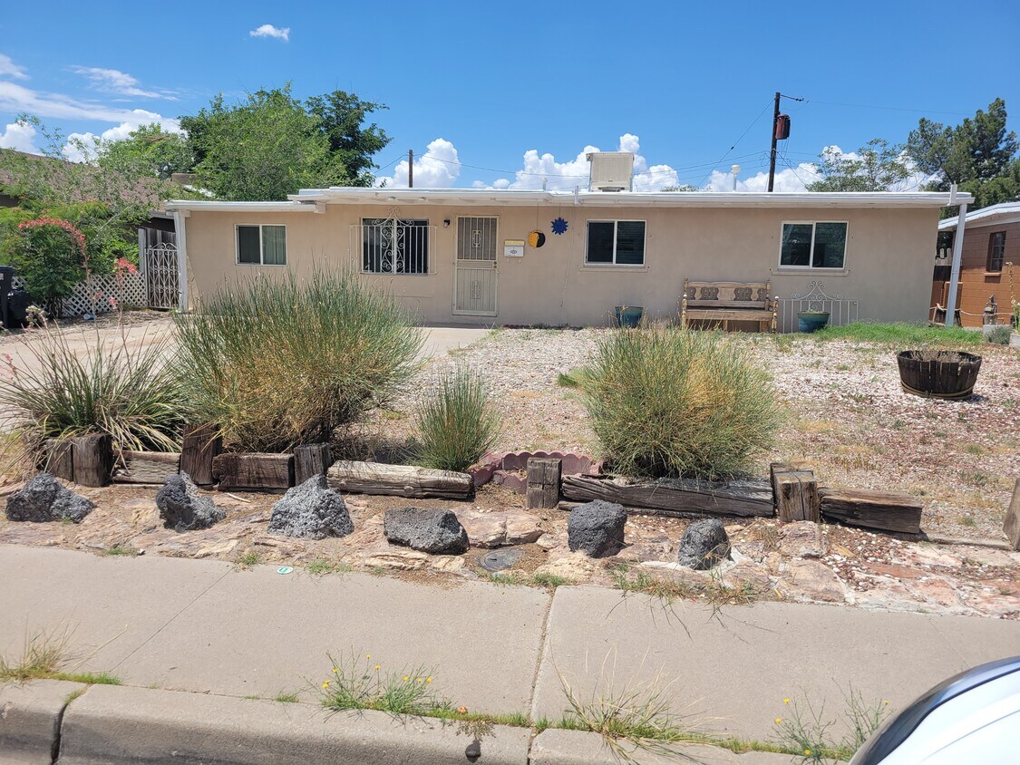 1329 Moon St NE, Albuquerque, NM 87112 House Rental in Albuquerque