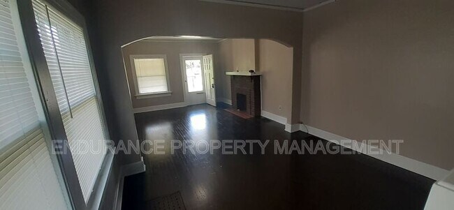 Foto del edificio - 629-631 W Norman Ave