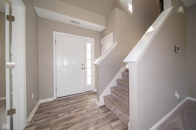 Foto del edificio - 7062 English Oak Dr