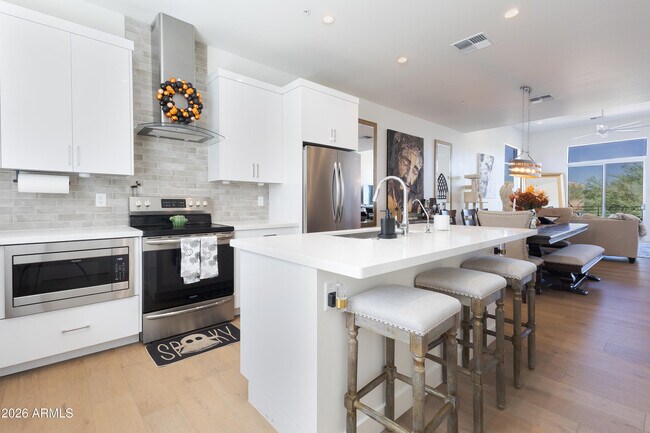 Foto del edificio - 16510 N 92nd St