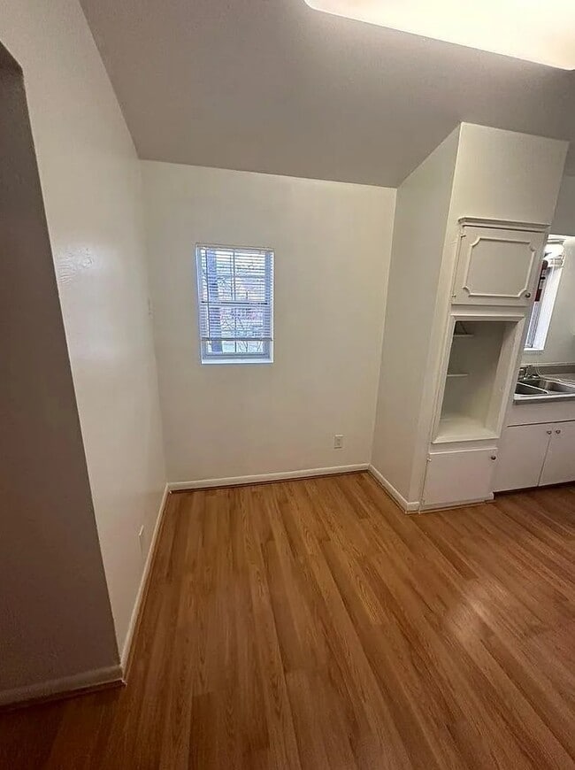 Photo - 1023 Lyndon St Apartment