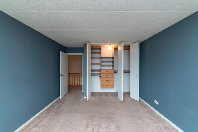 Building Photo - 711 W Gordon Ter