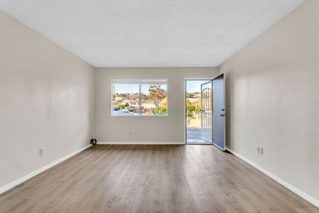 Building Photo - Detached home centrally located in Linda V...