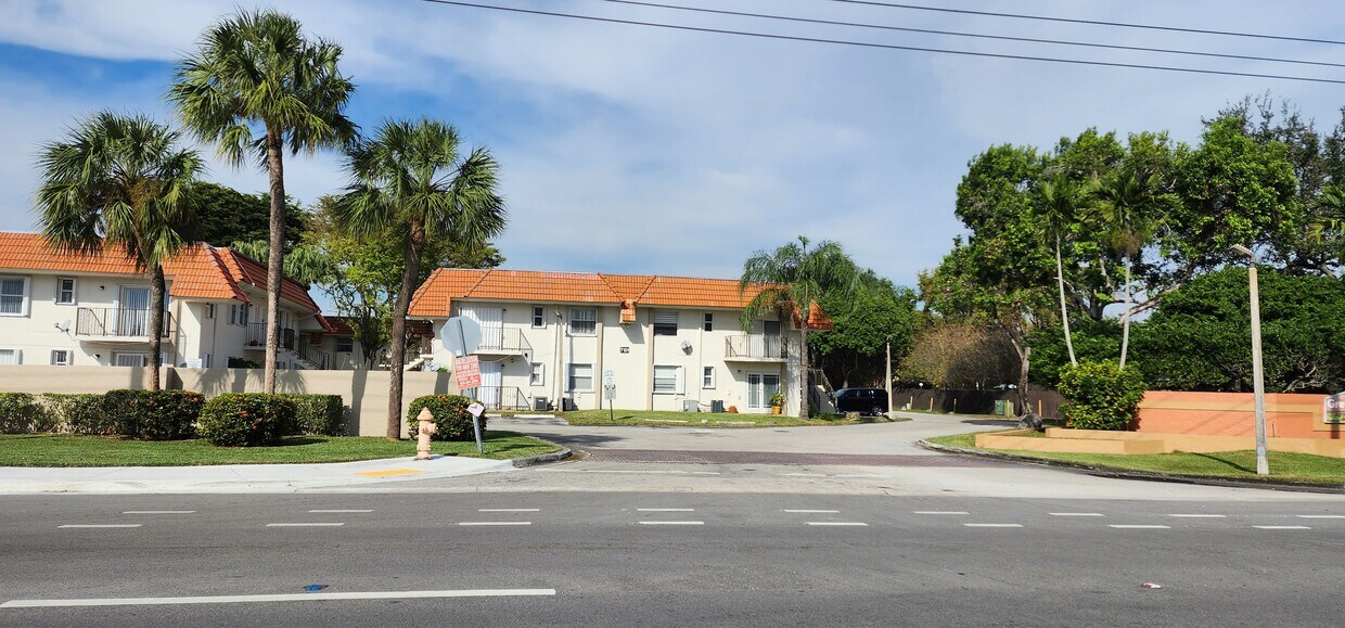 Primary Photo - 6931 SW 129th Ave