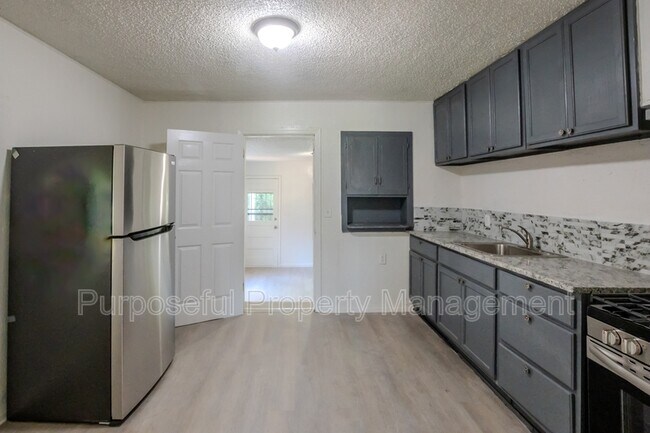 Foto del edificio - 2300 Miramar Blvd