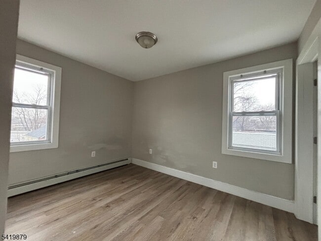Building Photo - 355 River Dr