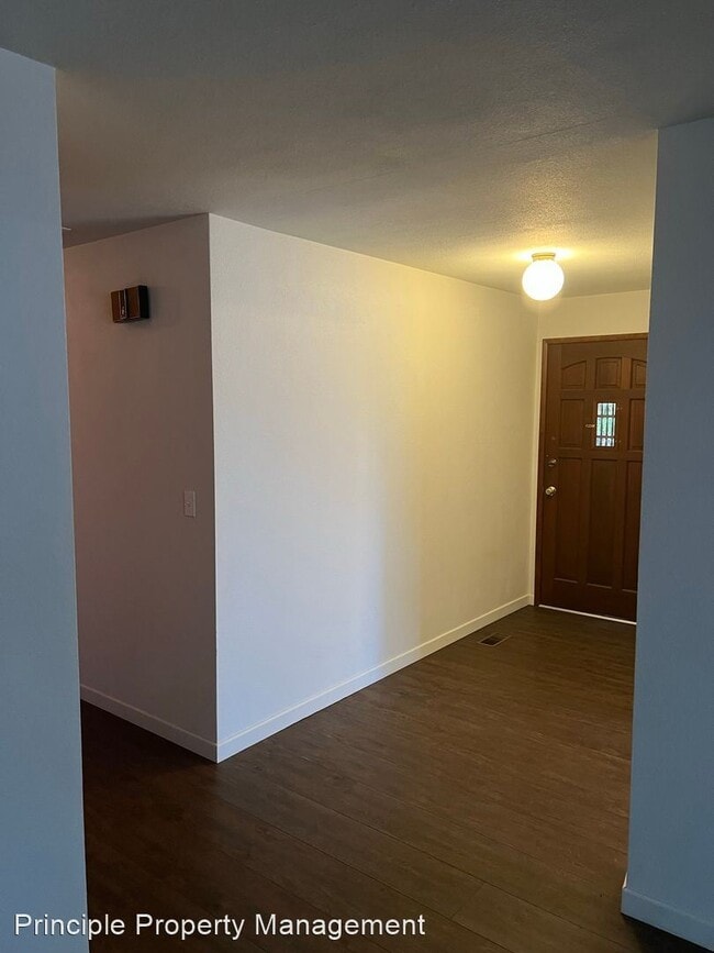 Building Photo - 3 br, 2 bath House - 3420 Pineview Place NW