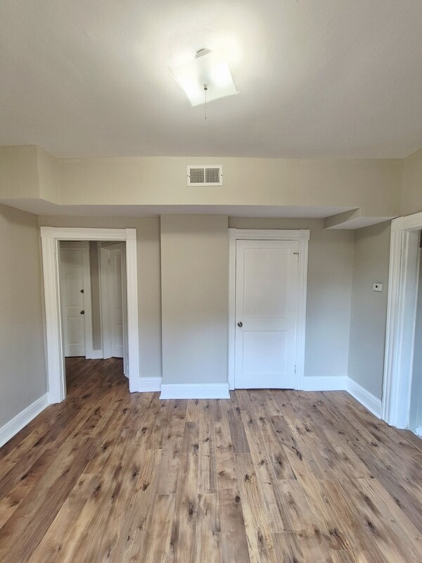 Building Photo - 3209 3rd Ave