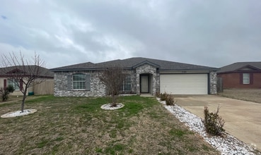 Building Photo - 5104 Bridle Dr