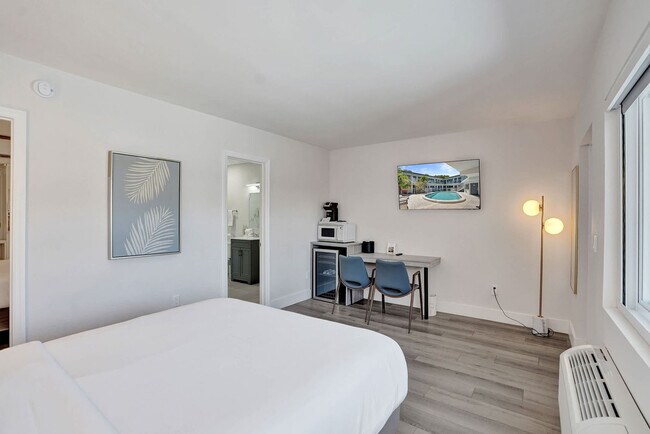 Foto del edificio - 3821 N Ocean Blvd