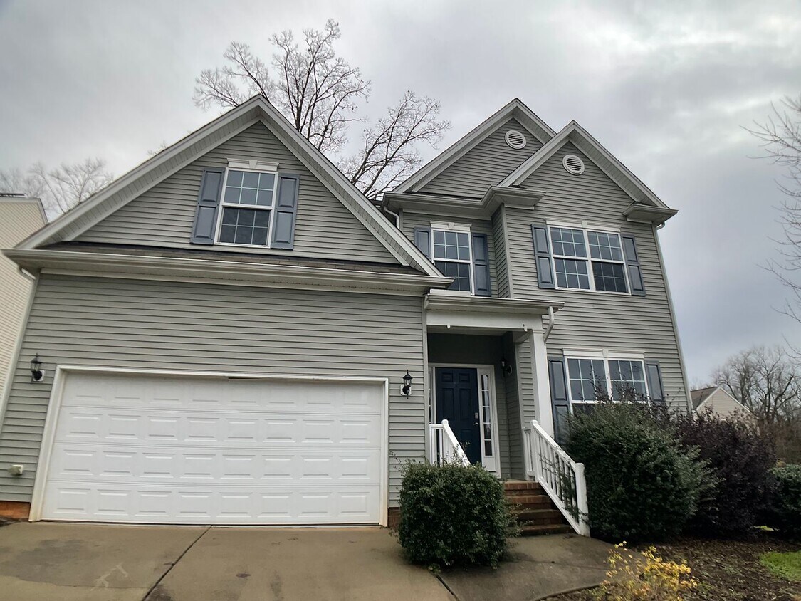 Foto principal - 300 Large Oak Ln