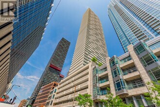 Building Photo - 2221-2221 Yonge St