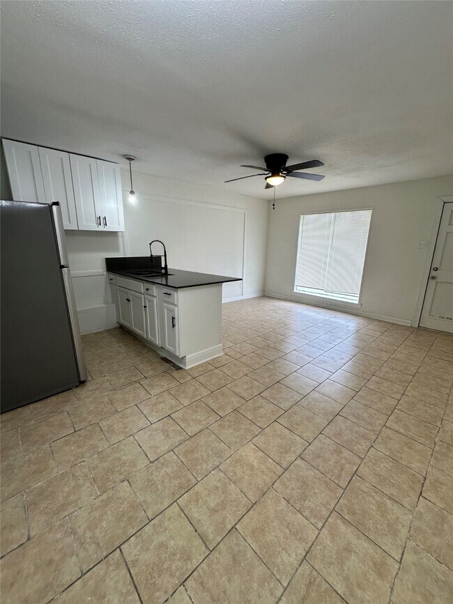 Foto del edificio - 7610 Red Robin Ln