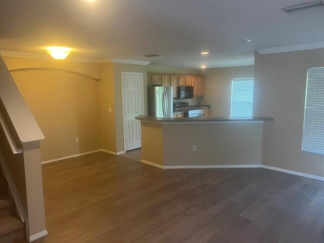 Building Photo - 2627 Edgewater Falls Dr