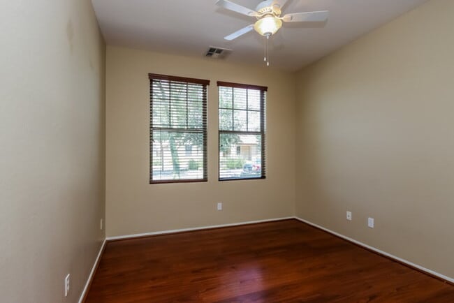 Building Photo - 3297 E Ivanhoe St