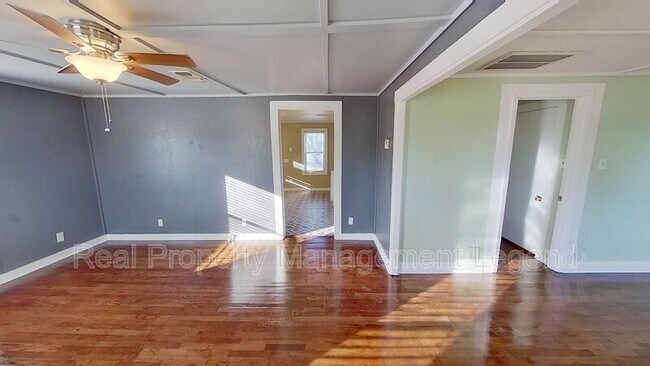Foto del edificio - 1030 Oak Dr