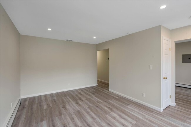 Building Photo - 69 Edgewood Rd