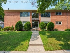 Building Photo - 1222 E Lincoln Ave