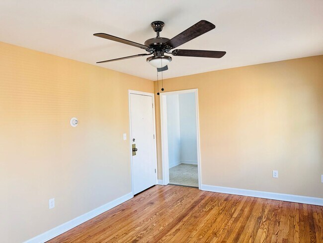 Foto del edificio - 8310 Garland Ave