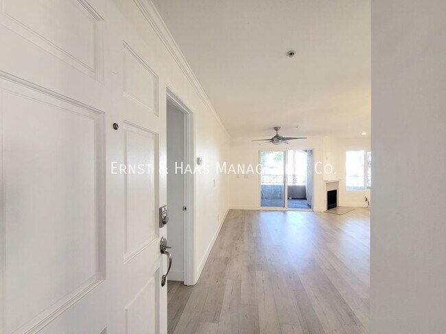 Building Photo - Spacious Condo in Long beach!