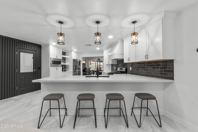 Foto del edificio - 3938 E Cheery Lynn Rd